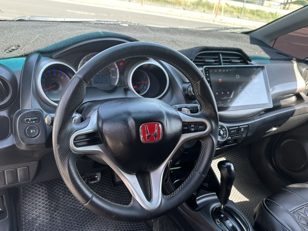 Honda Fit: 2010 г., 1.5 л, Автомат, Бензин, Хэтчбэк: фото 5