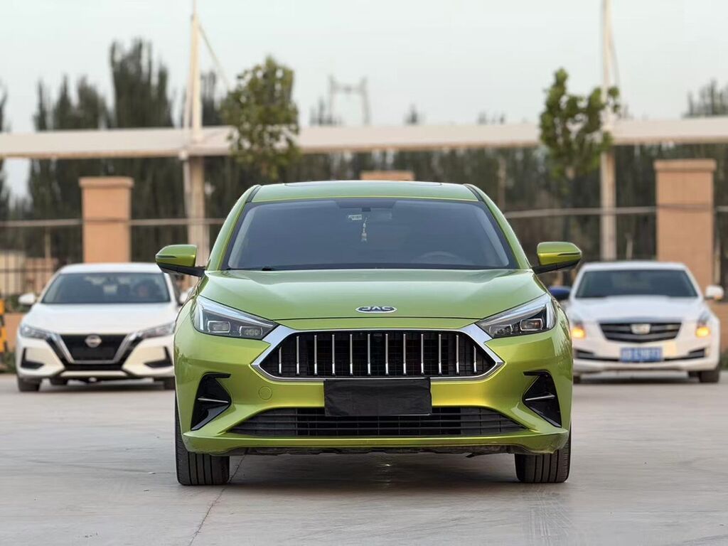 JAC : 2020 г., 1.5 л, Автомат, Бензин, Лифтбек: фото 2
