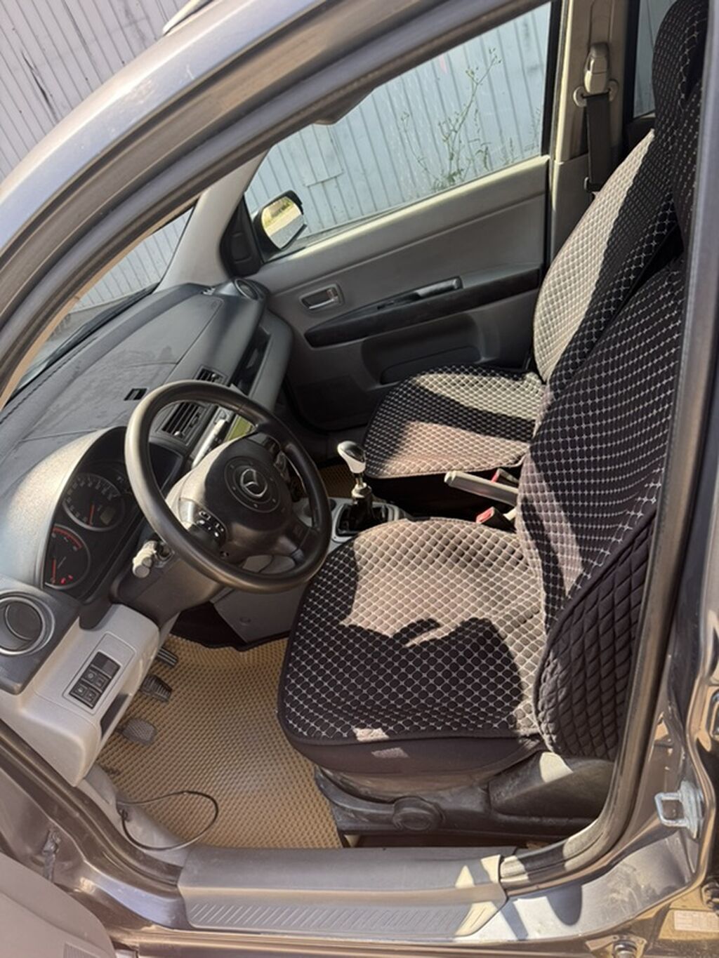 Mazda Demio: 2003 г., 1.3 л, Механика, Бензин, Хэтчбэк: фото 5
