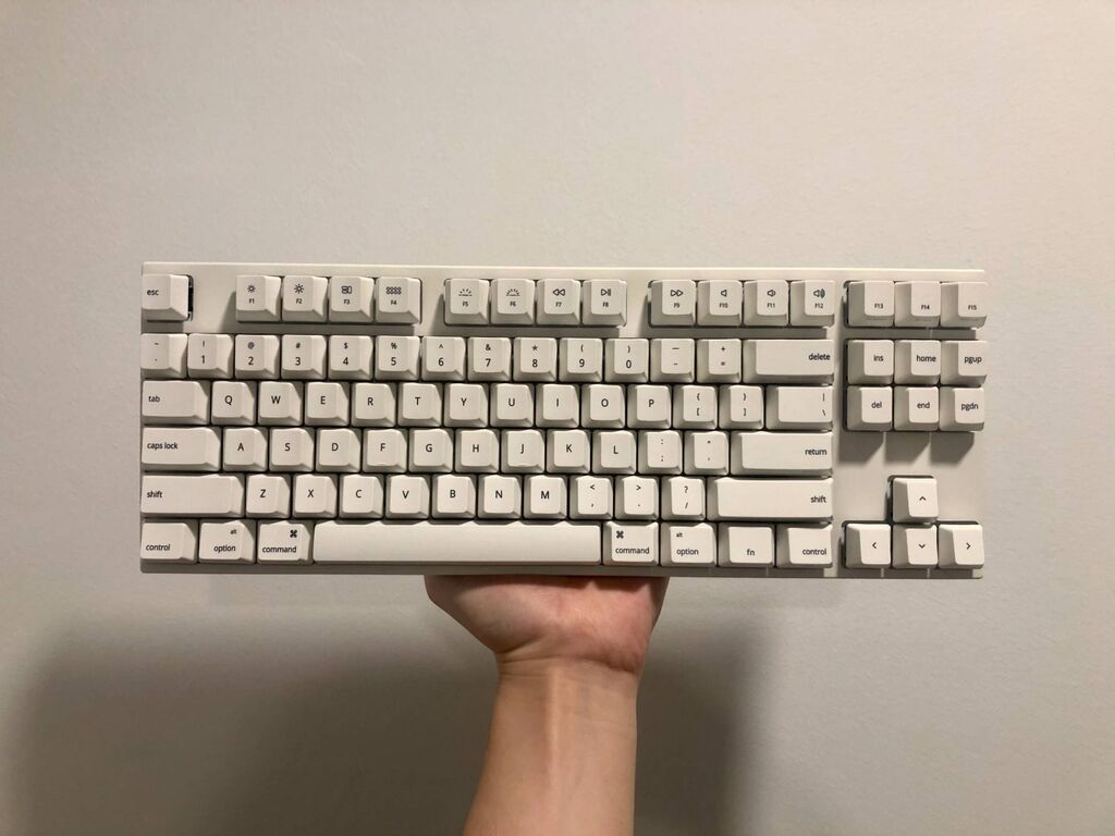 Тихие свичи клавиатуры. Varmilo va87mac. Varmilo 87 Mac. Красные свичи на Varmilo.