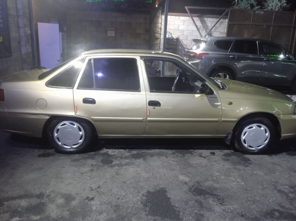 Daewoo Nexia: 2009 г., 1.5 л, Механика, Бензин, Седан: фото 1