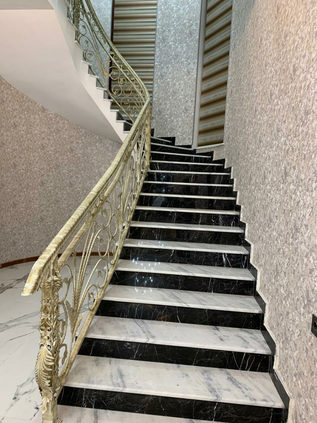 Villa – geniş həyət, hovuz və sauna - İki mərtəbəli, klassik üslubda