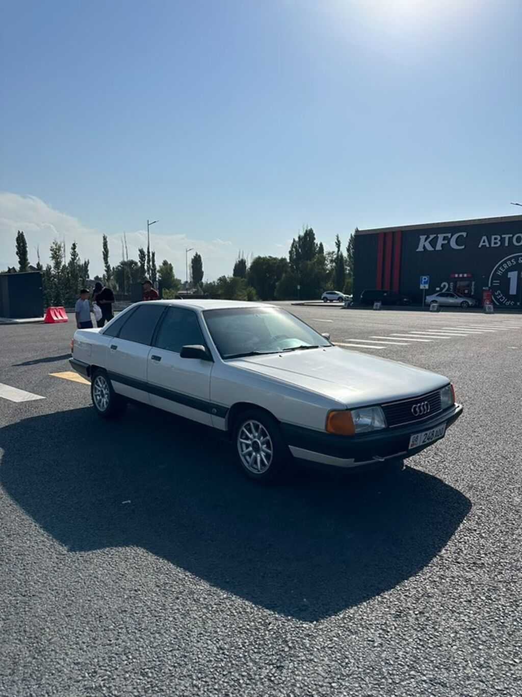 Audi 100: 1988 г., 0.2 л, Механика, Бензин, Седан: фото 8