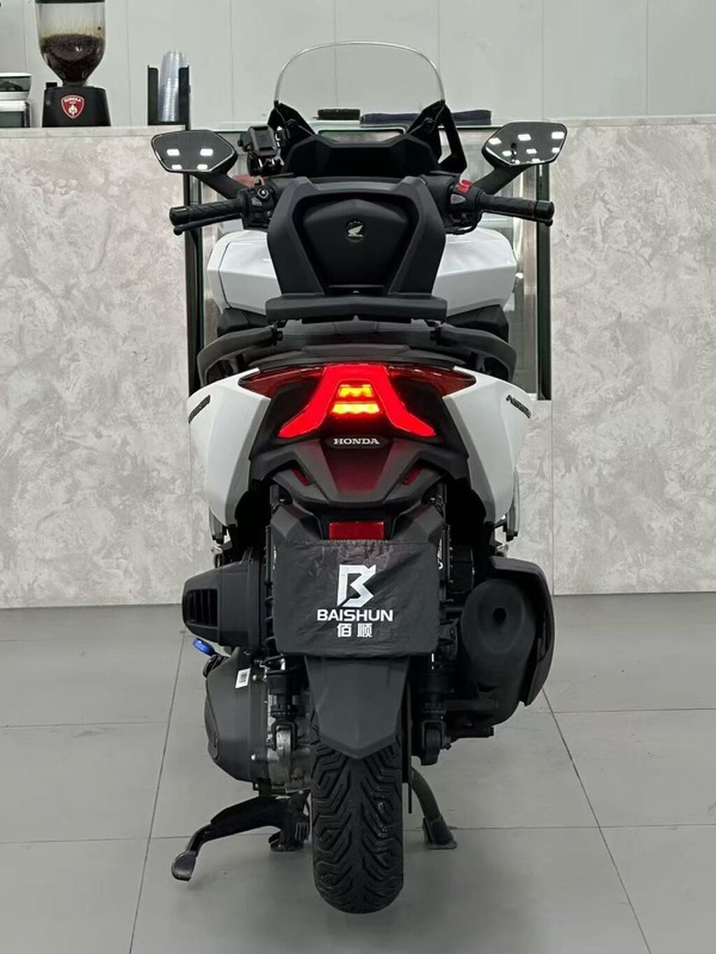 HONDA FORZA 350 — 2025 ГОД — ВСЕГО 1 000 КМ ОЧЕНЬ БОГАТАЯ: фото 5