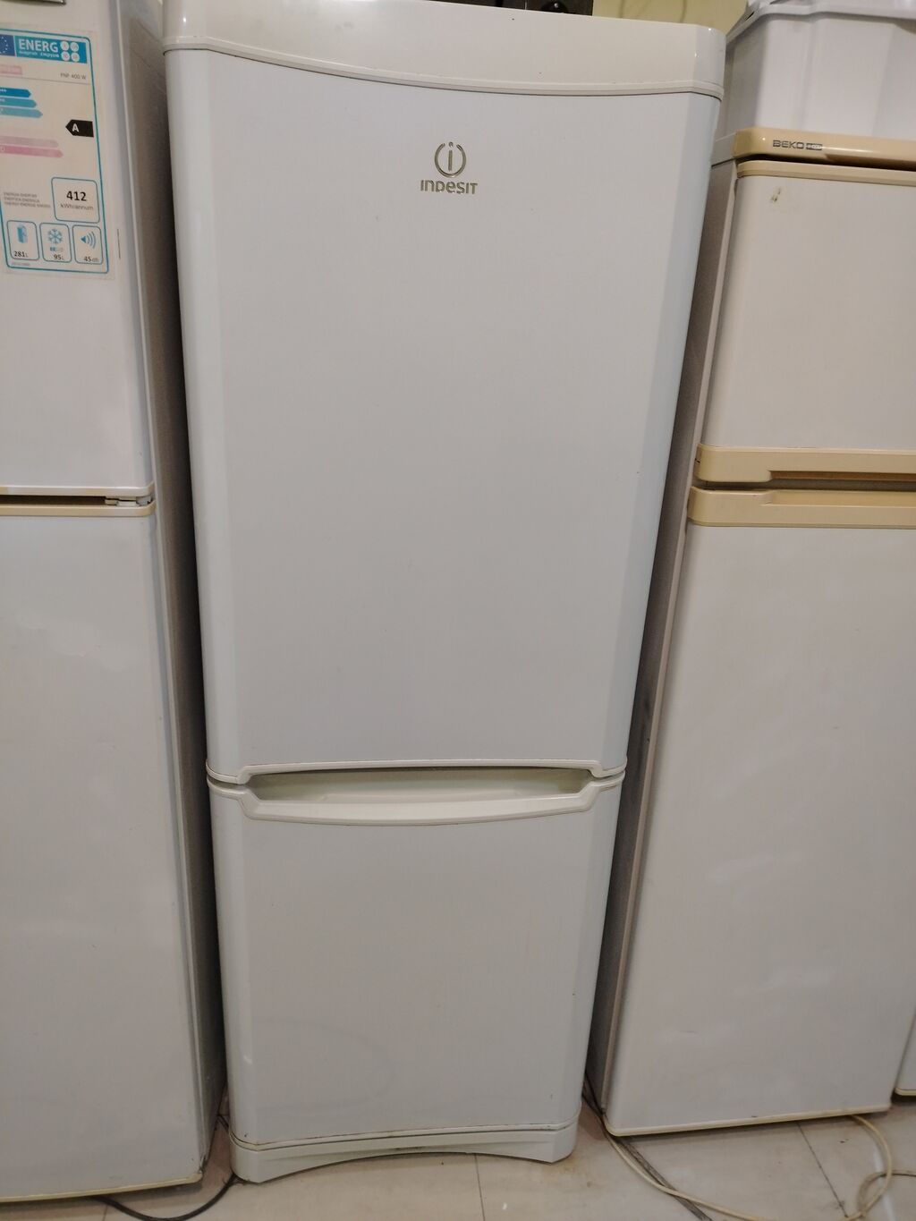 İşlənmiş 2 qapılı Indesit Soyuducu Satılır, rəng - Ağ, Təkərli