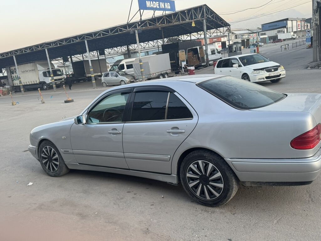Mercedes-Benz E-Class: 1996 г., 2 л, Механика, Газ, Седан: фото 4