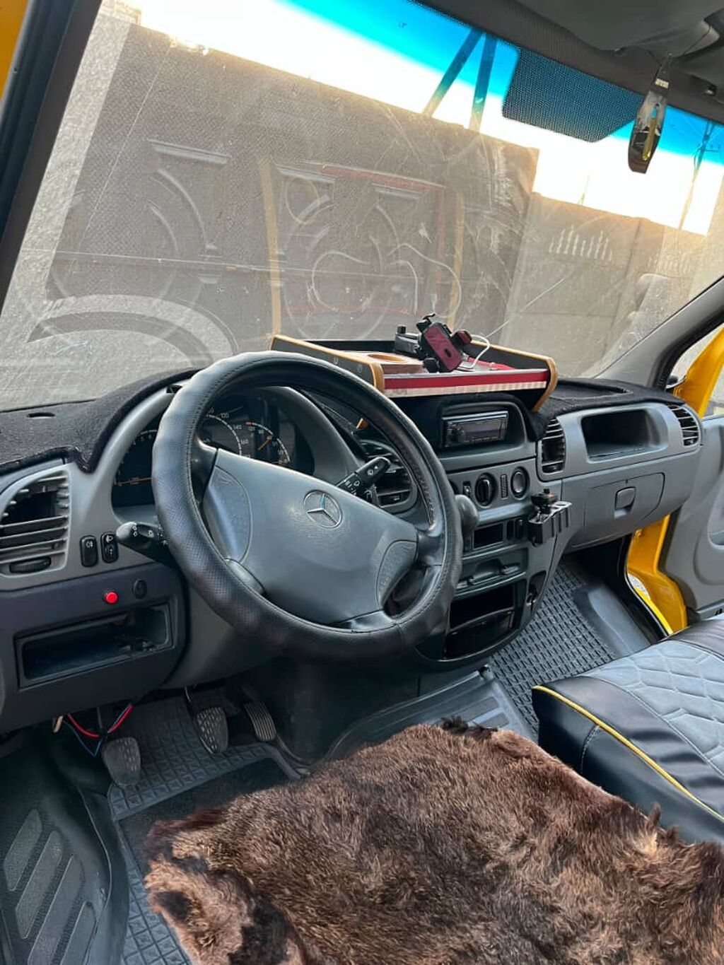 Легкий грузовой фургон Mercedes-Benz Sprinter (желтый: фото 7