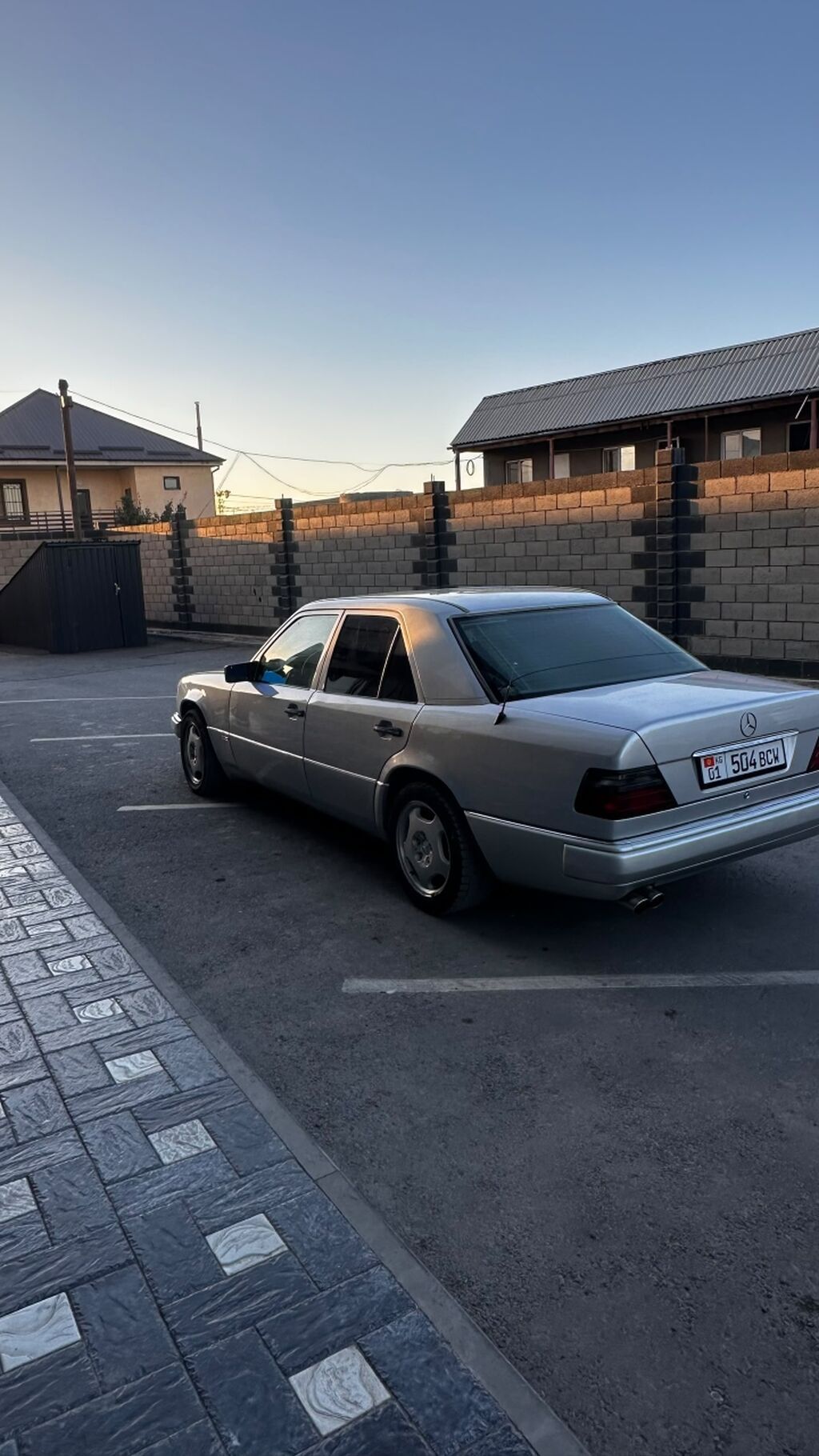 Mercedes-Benz W124: 1993 г., 4.2 л, Механика, Бензин, Седан: фото 5