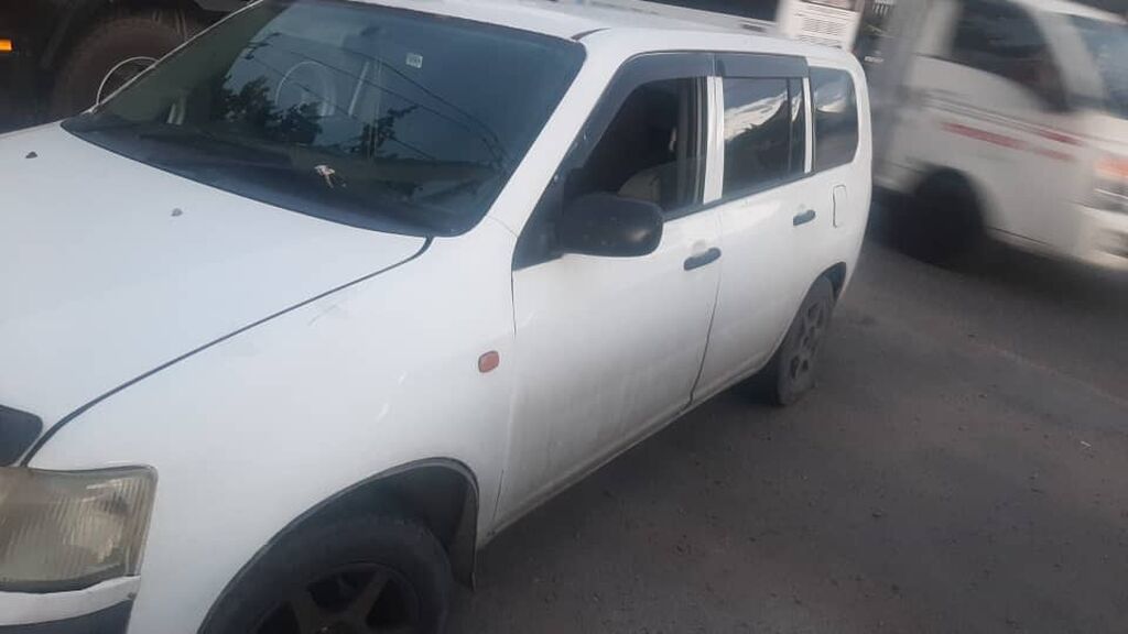 Toyota Probox 2007 г., 1.5 л, автомат, бензин: фото 2