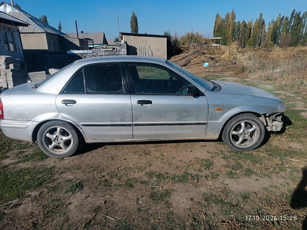 Mazda 323: 1998 г., 1.5 л, Автомат, Бензин, Седан: фото 3