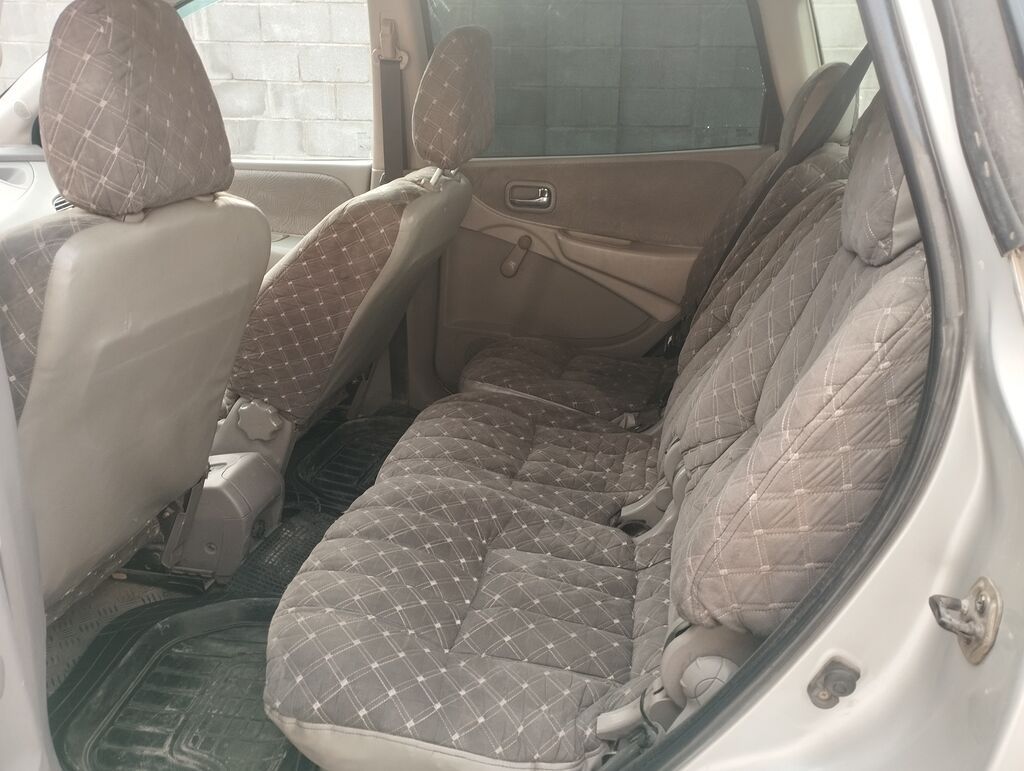 Nissan Almera Tino: 2001 г., 1.8 л, Механика, Газ, Хэтчбэк — фото 6