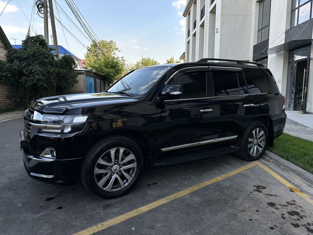 Toyota Land Cruiser: 2017 г., 4.6 л, Автомат, Бензин, Внедорожник: фото 3