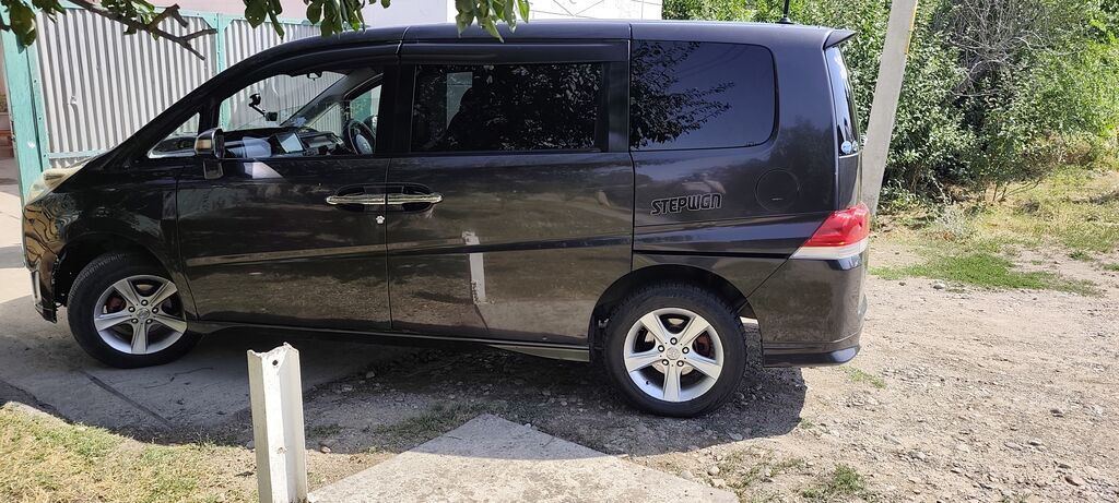 Honda Stepwgn: 2005 г., 2 л, Бензин, Минивэн: фото 5
