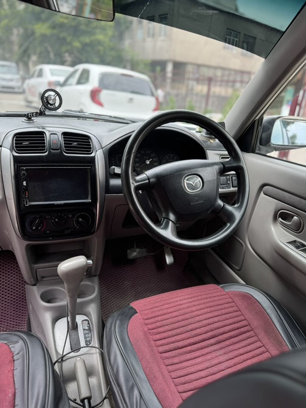 Mazda Demio: 2002 г., 1.3 л, Автомат, Бензин, Хэтчбэк — фото 4