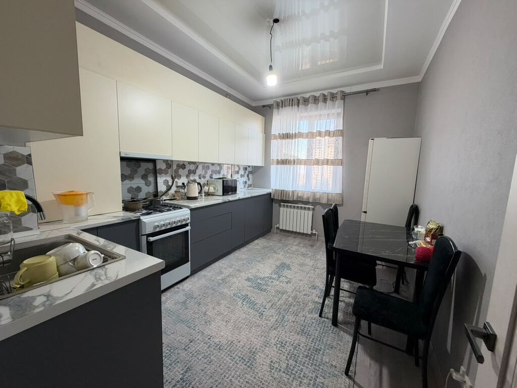 1 комната, 43 м², Баткенский рынок / базар Элитка, 3 этаж, Свежий ремонт: фото 1