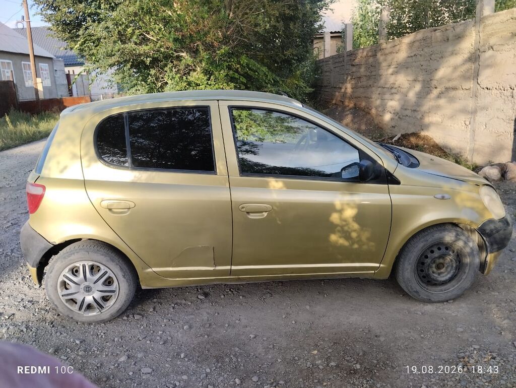 Toyota Yaris: 2000 г., 1 л, Механика, Бензин, Хэтчбэк: фото 4