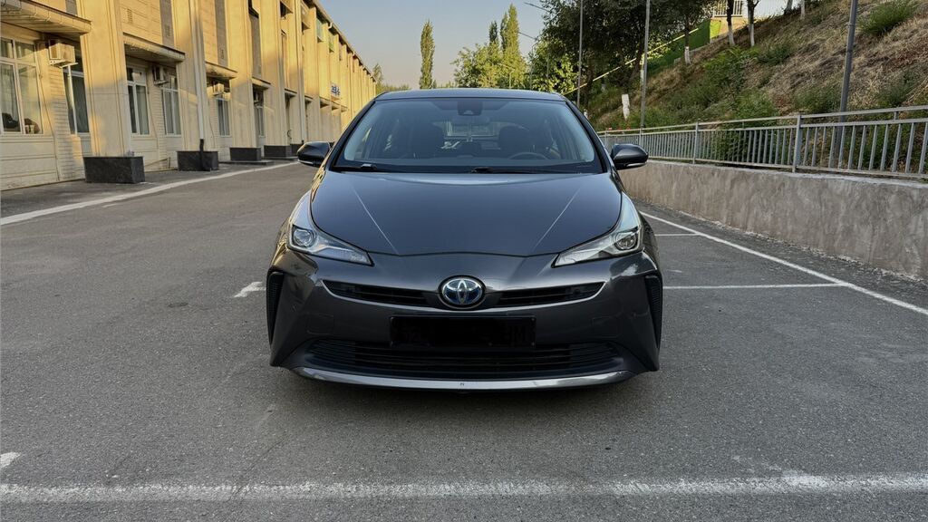Toyota Prius: 2019 г., 1.8 л, Вариатор, Гибрид, Лифтбек — фото 6