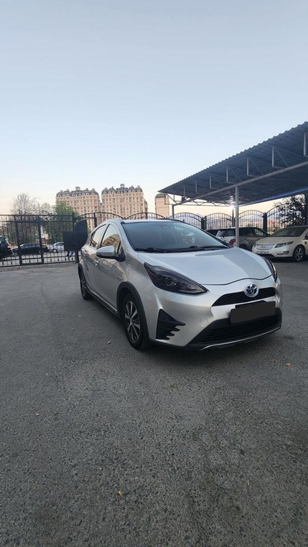 Toyota Prius C: 2019 г., 1.6 л, Вариатор, Гибрид, Хэтчбэк: фото 1