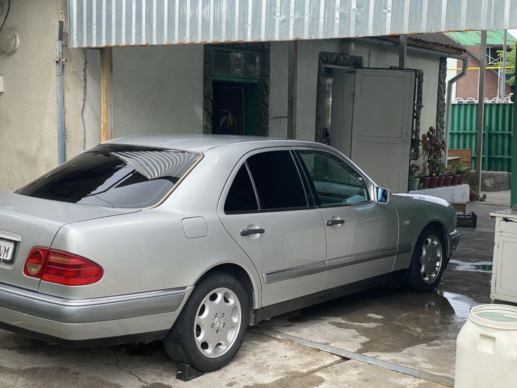 Mercedes-Benz E-Class: 1995 г., 3.2 л, Автомат, Бензин, Седан: фото 2