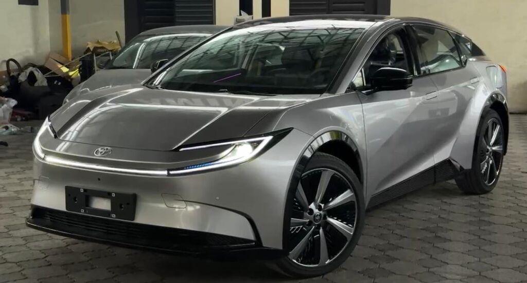 Toyota bZ5: 2026 г., 0.1 л, Автомат, Электромобиль, Лифтбек: фото 2