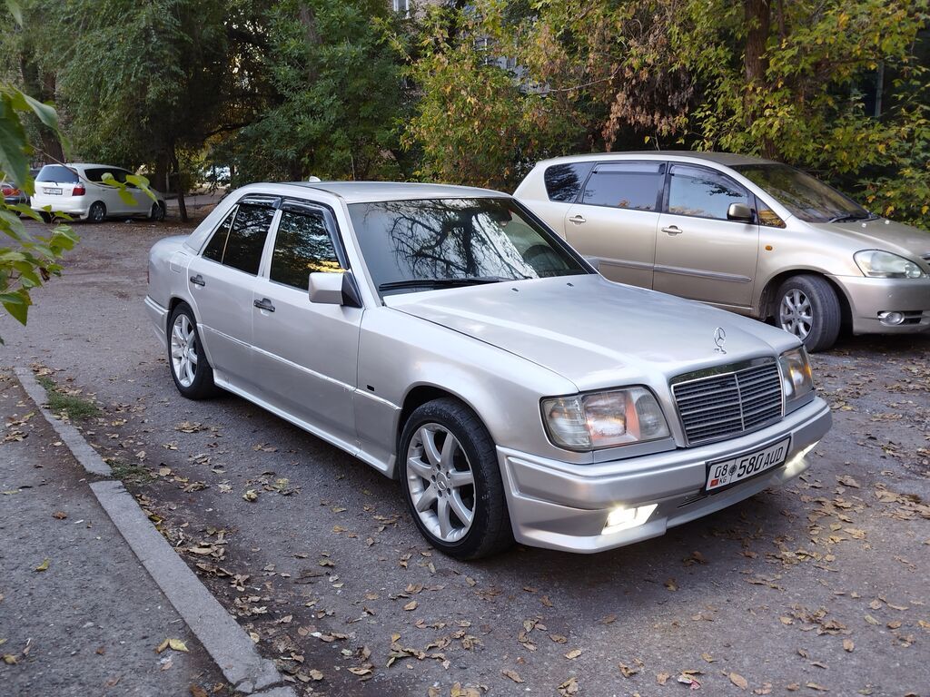 Mercedes-Benz W124: 1994 г., 2.2 л, Механика, Бензин, Седан: фото 3