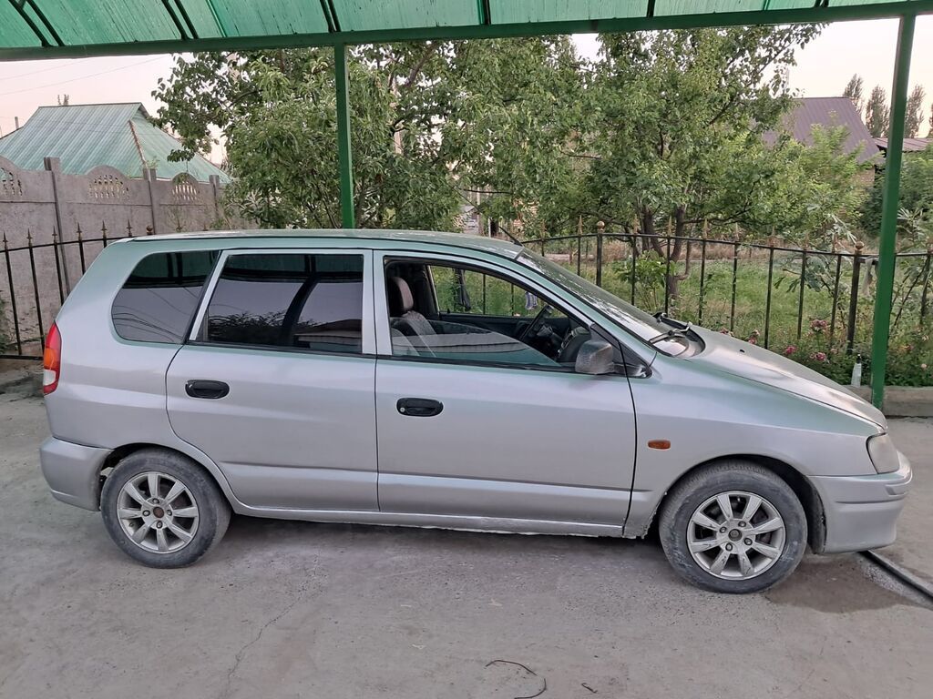 Mitsubishi Space Star: 1999 г., 1.3 л, Механика, Бензин, Универсал: фото 2
