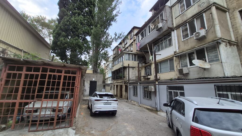 Bakı, Yasamal, 3 otaqlı, Köhnə tikili, m. Elmlər Akademiyası, 65 kv. m