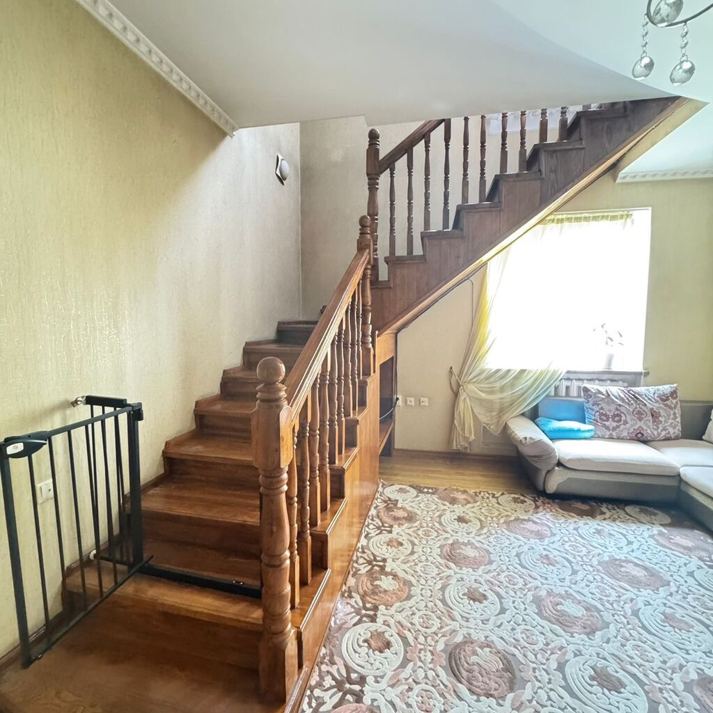 210 м², 6 комнат, Теплый пол, Бронированные двери, Балкон застеклен
