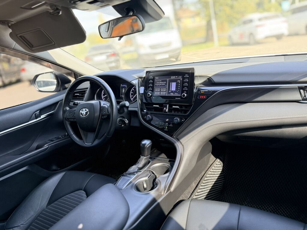 Toyota Camry: 2022 г., 2.5 л, Автомат, Бензин, Седан: фото 4