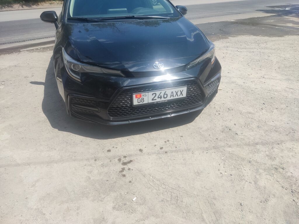 Toyota Corolla: 2018 г., 1.8 л, Автомат, Бензин, Седан: фото 1