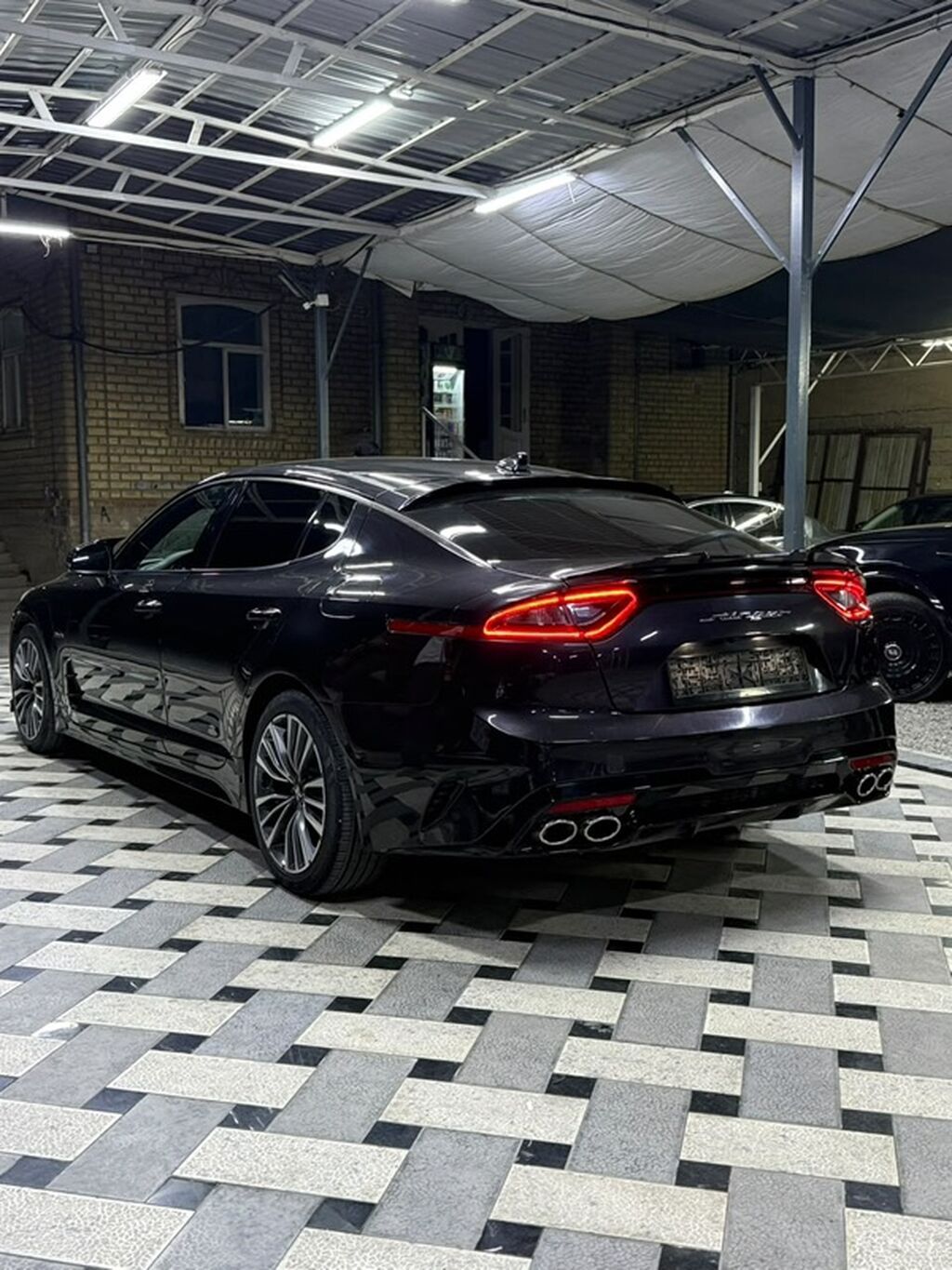 Kia Stinger: 2017 г., 2 л, Автомат, Бензин, Фастбек: фото 3