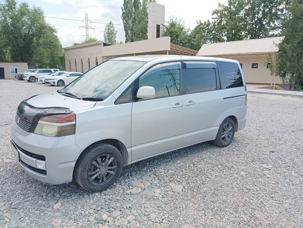 Toyota Voxy: 2003 г., Автомат, Бензин, Минивэн: фото 3