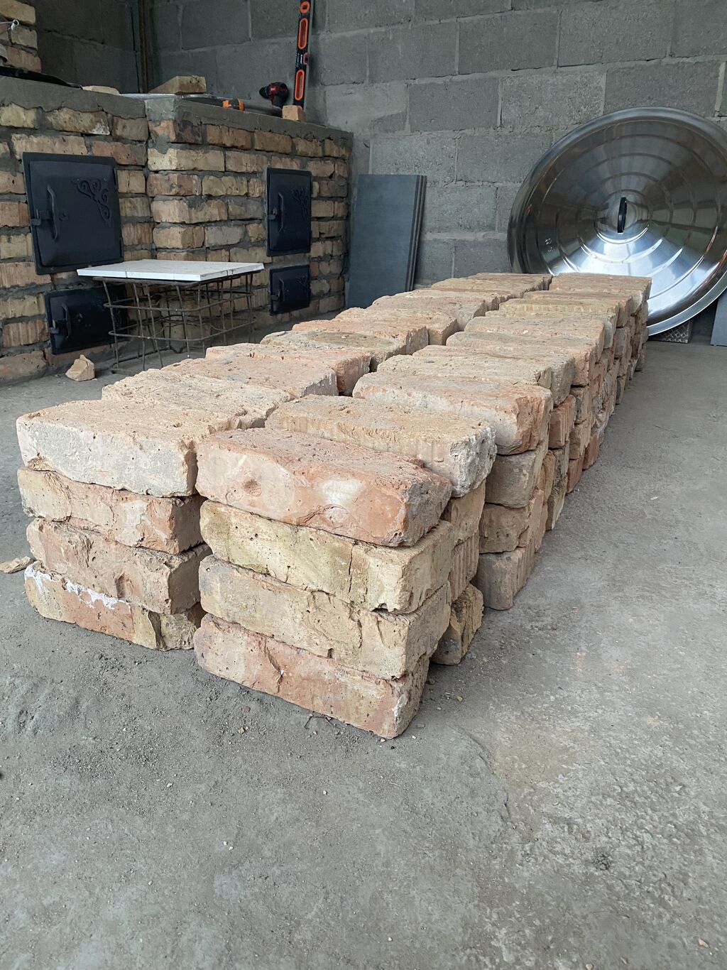 Огнеупорный кирпич: Продам остаток кирпич 112шт в Ороке (в районе арча бешике)