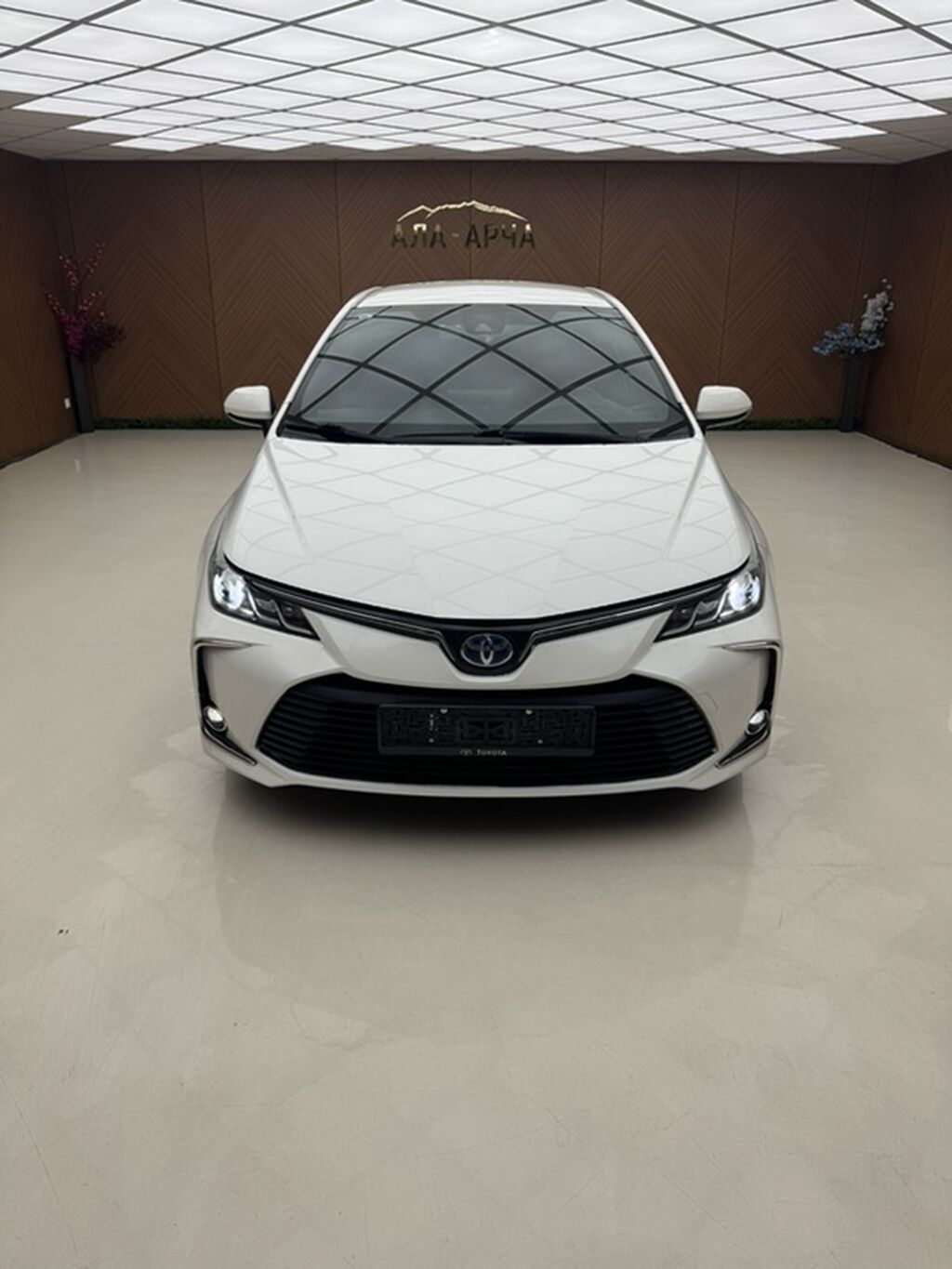 Toyota Corolla: 2022 г., 1.8 л, Вариатор, Гибрид, Седан: фото 2