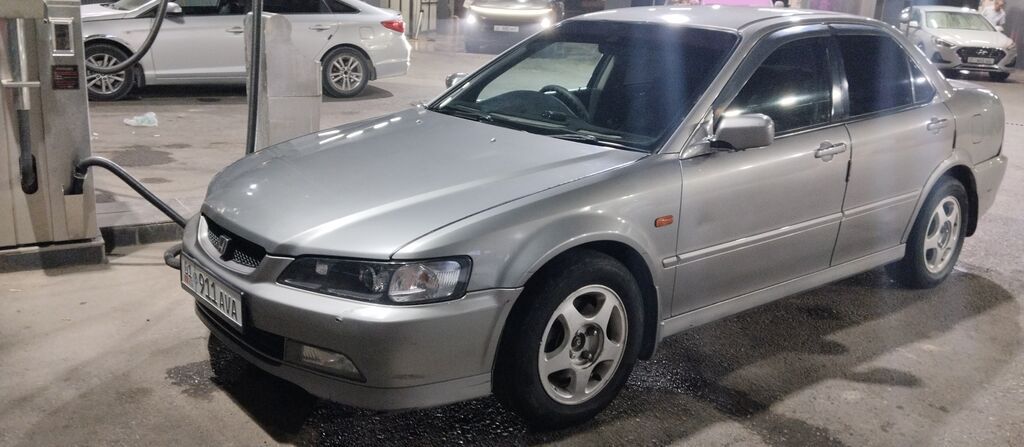 Honda Accord: 1999 г., 2 л, Автомат, Бензин, Седан: фото 1