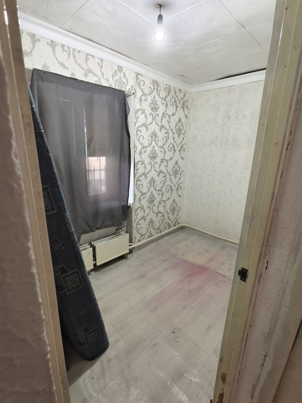 3 комнаты, 40 м², ул. Ахунбаева / Малдыбаева 1 этаж, Косметический ремонт: фото 1