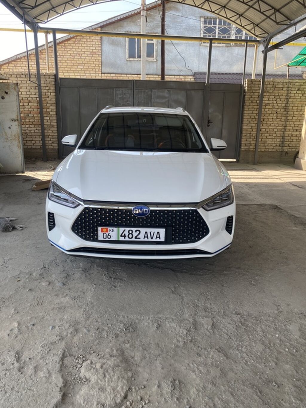 BYD E2