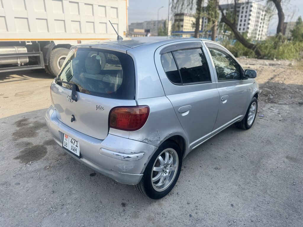 Toyota Vitz: 2004 г., 1.3 л, Автомат, Бензин, Хэтчбэк: фото 4