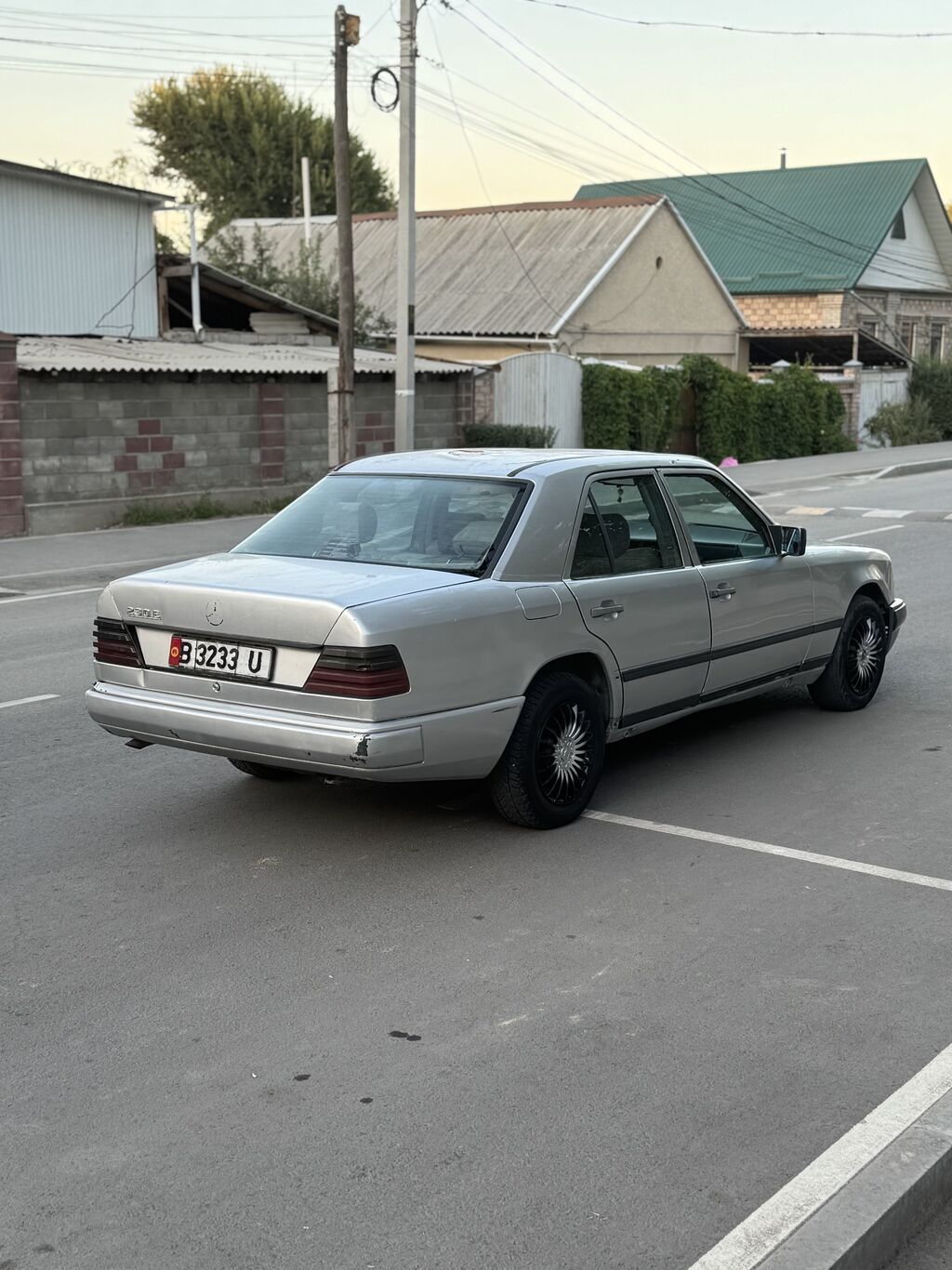Mercedes-Benz E-Class: 1989 г., 2.3 л, Механика, Бензин, Седан: фото 1
