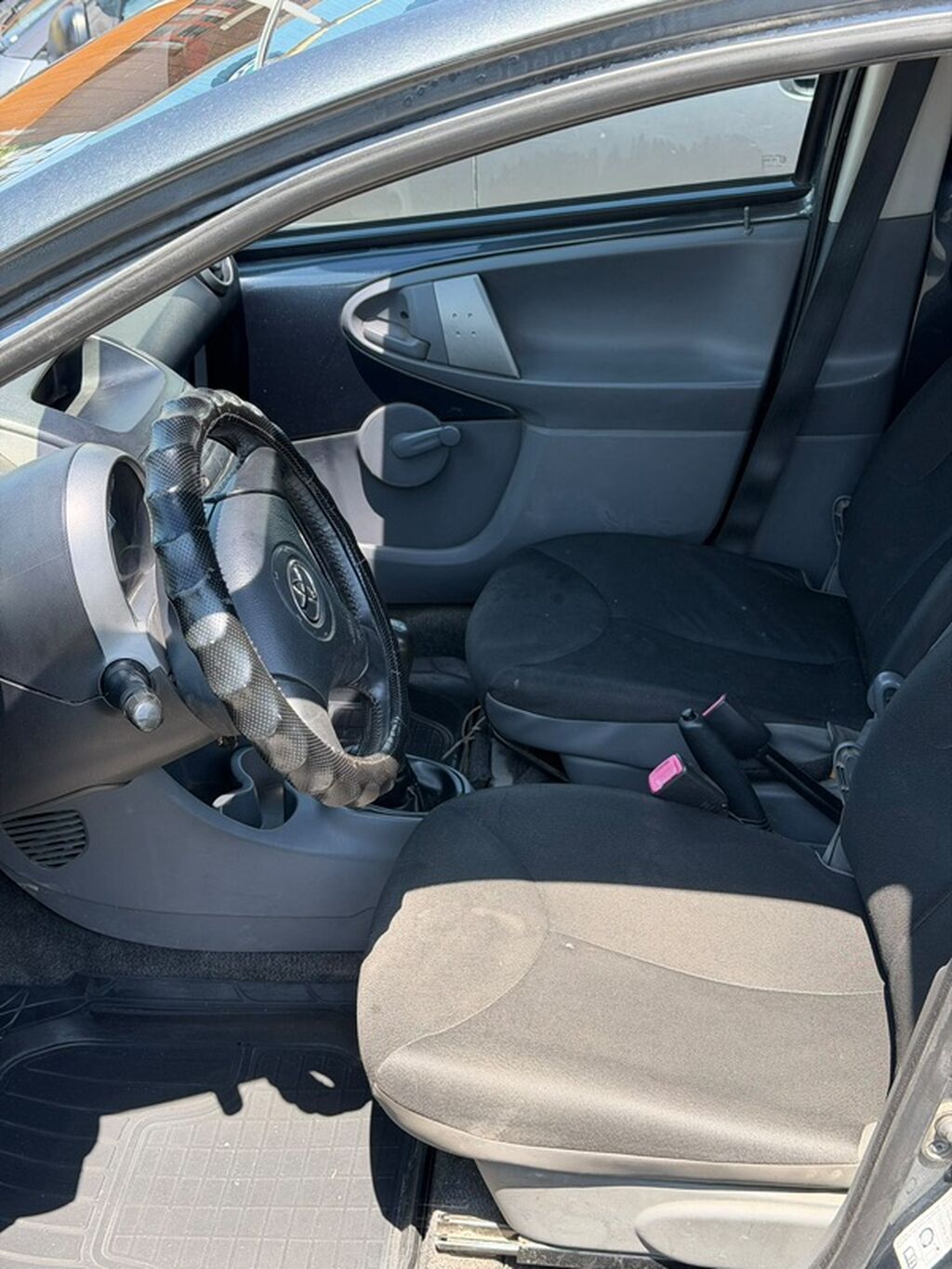 Toyota Vitz: 2010 г., 1 л, Механика, Бензин, Хэтчбэк: фото 5