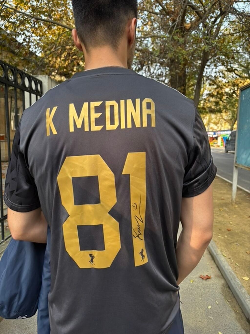 Medinanin imzali. formasii !!!Məhsul: Qarabağ FK: 300 AZN Futbolkalar ...