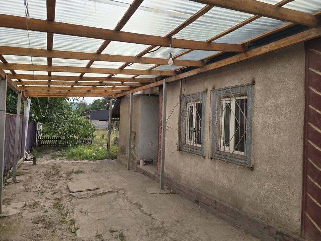 Сдаётся дом - Планировка: прихожая, просторная жилая комната: фото 3
