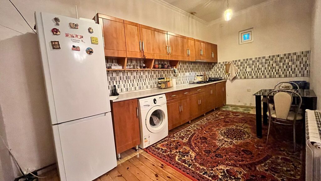 Bakı, Binəqədi qəs., 4 otaqlı, Köhnə tikili, m. Azadlıq Prospekti, 100 kv. m
