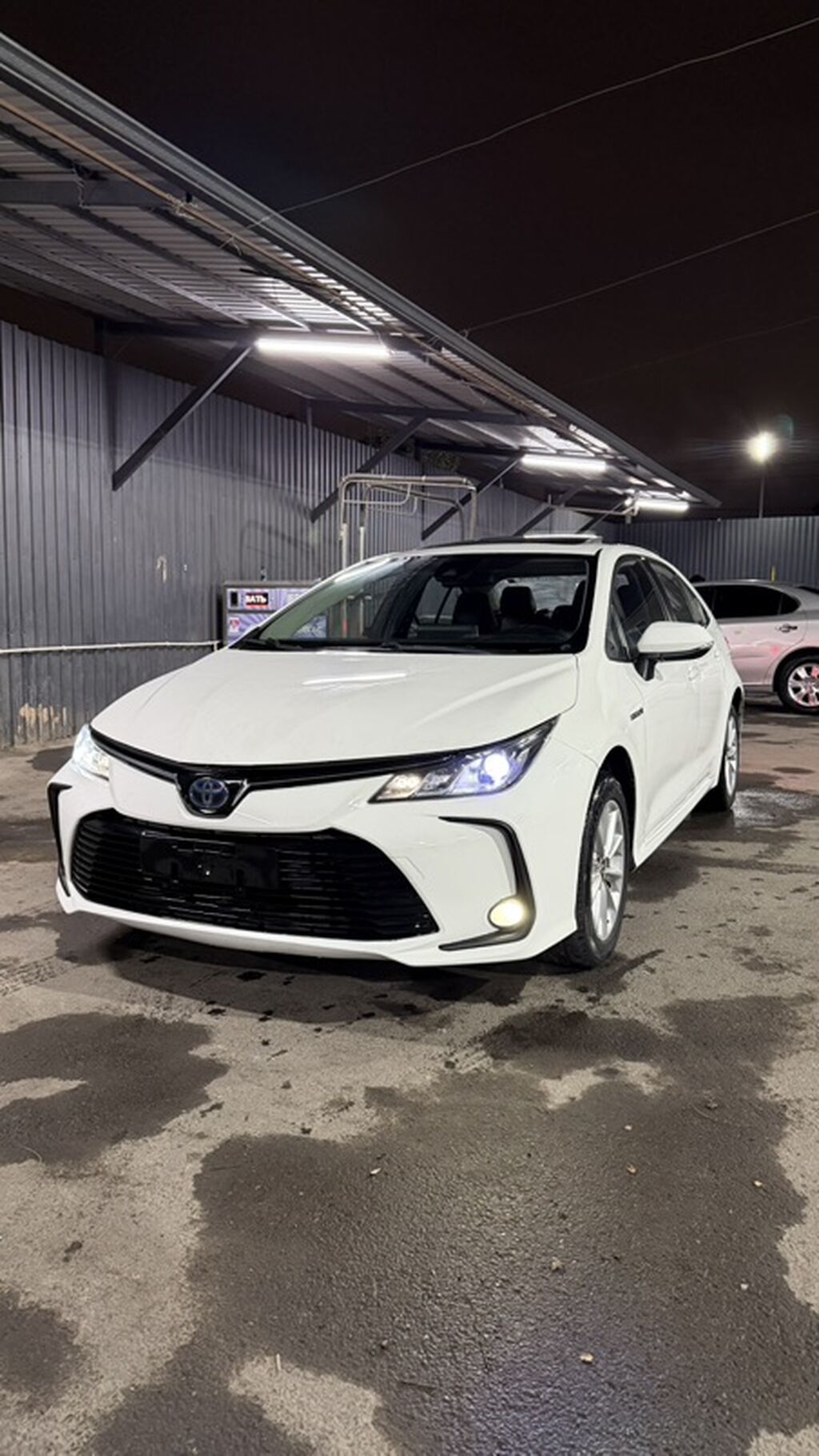Toyota Corolla: 2019 г., 1.8 л, Вариатор, Гибрид, Седан: фото 4
