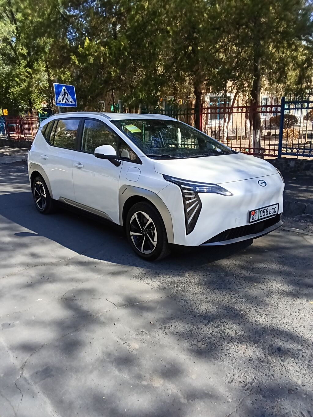 Электромобиль GAC Y Plus (белый) - Кузов: компактный кроссовер/MPV с: фото 2