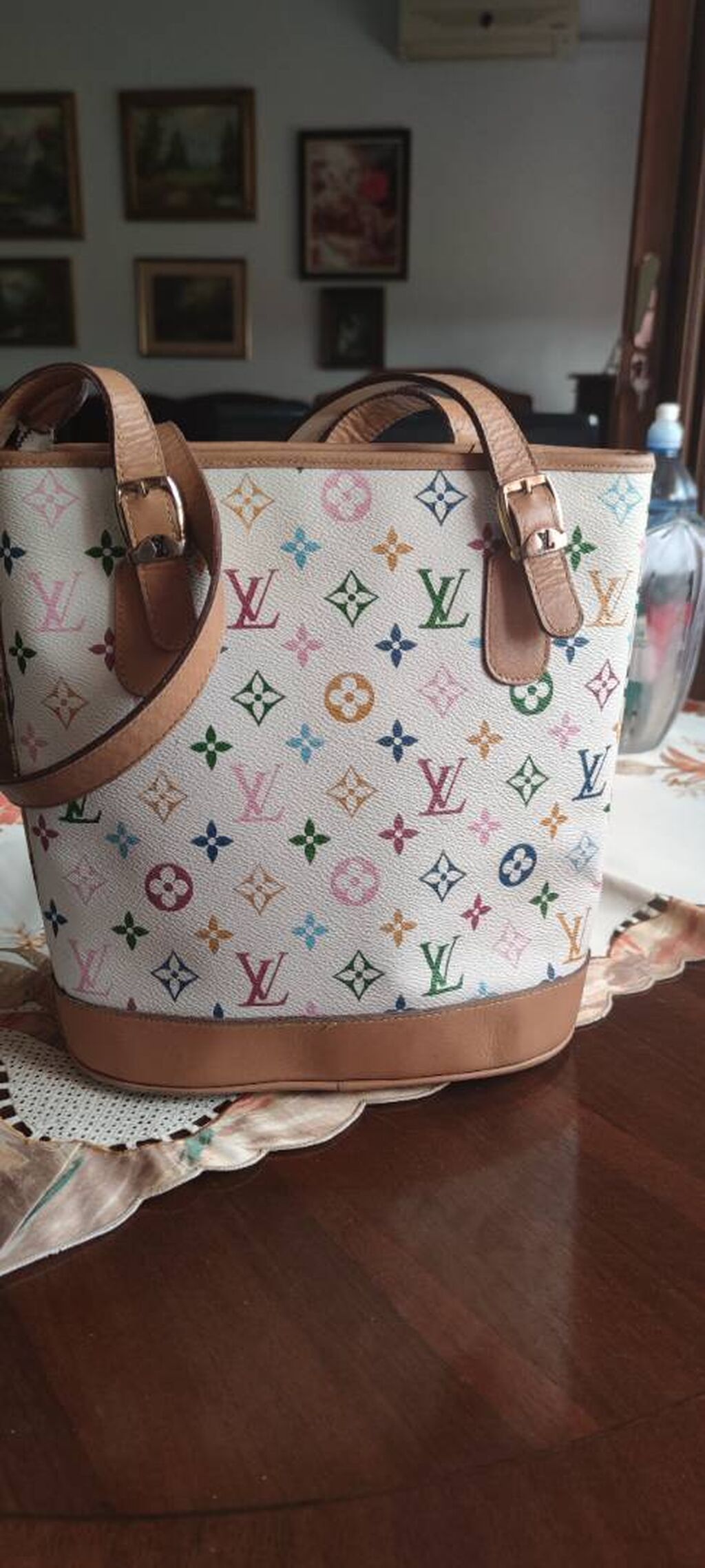 Prelepa Louis Vuitton torba-tasna Nosena je: 4500 RSD ➤ Torbe