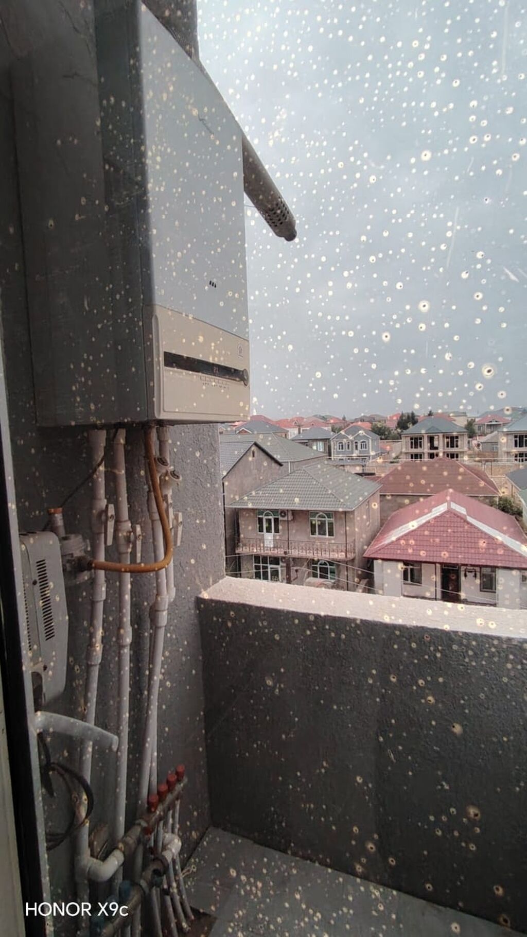 Mənzil tam təmirlidir. suyu qazı işığı daimidir. 2 lifti və 1 açıq