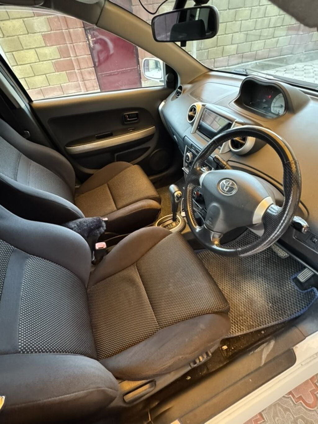 Toyota Ist: 2004 г., 1.5 л, Автомат, Бензин, Хэтчбэк: фото 4