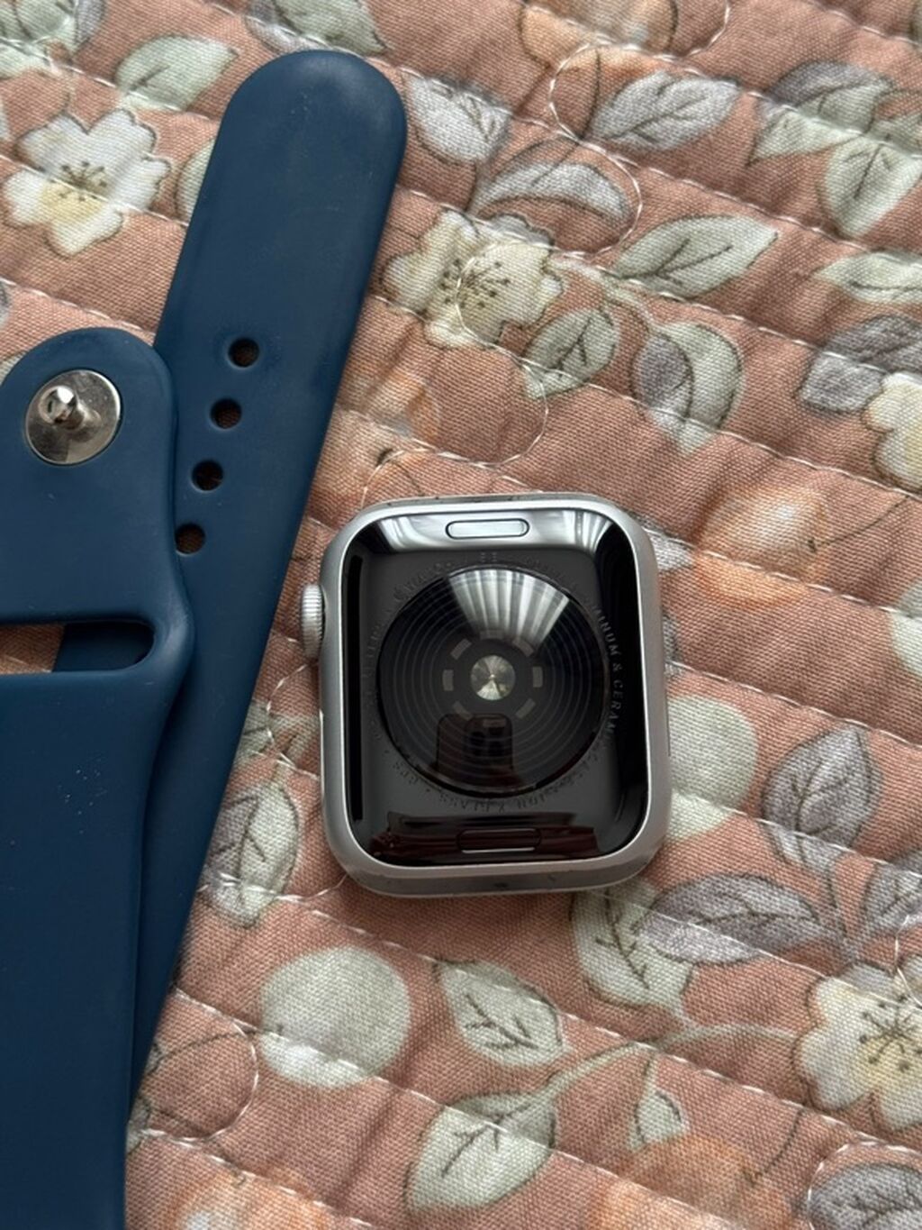 Apple Watch SE 40MM с силиконовым ремешком: фото 2