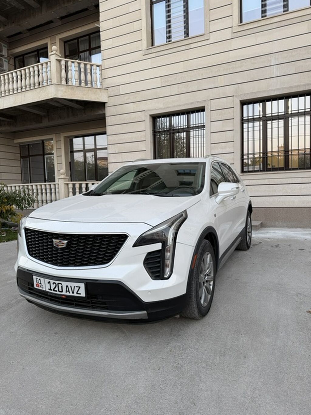 Cadillac : 2020 г., Автомат, Бензин, Кроссовер: фото 2